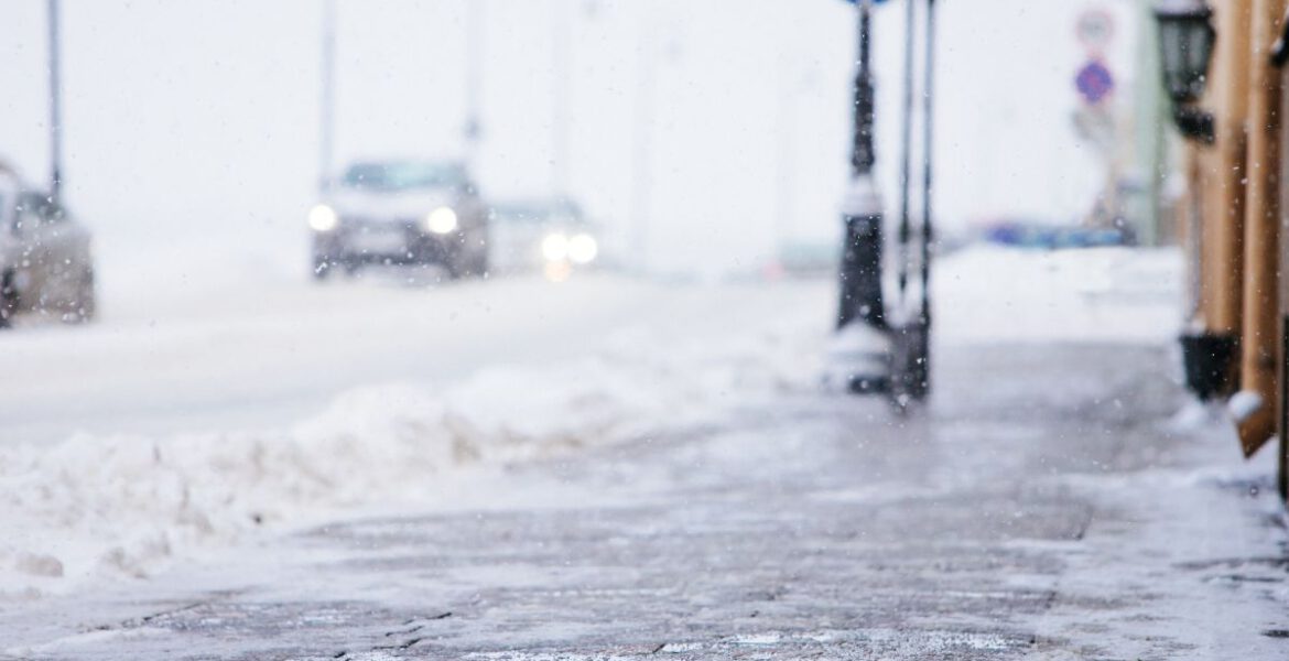 Sól Drogowa z Piaskiem: Skuteczne Zimowe Rozwiązanie dla Bezpiecznych Dróg